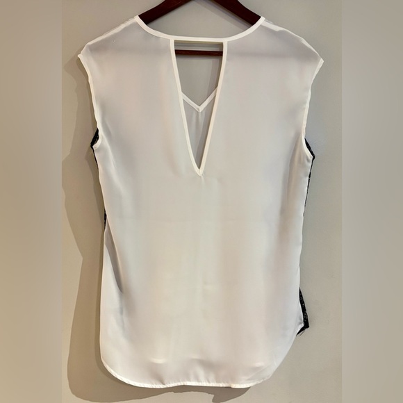 Dynamite| White Capped Sleeve Blouse with Black Lace Details Sz XS - Picture 2 of 3